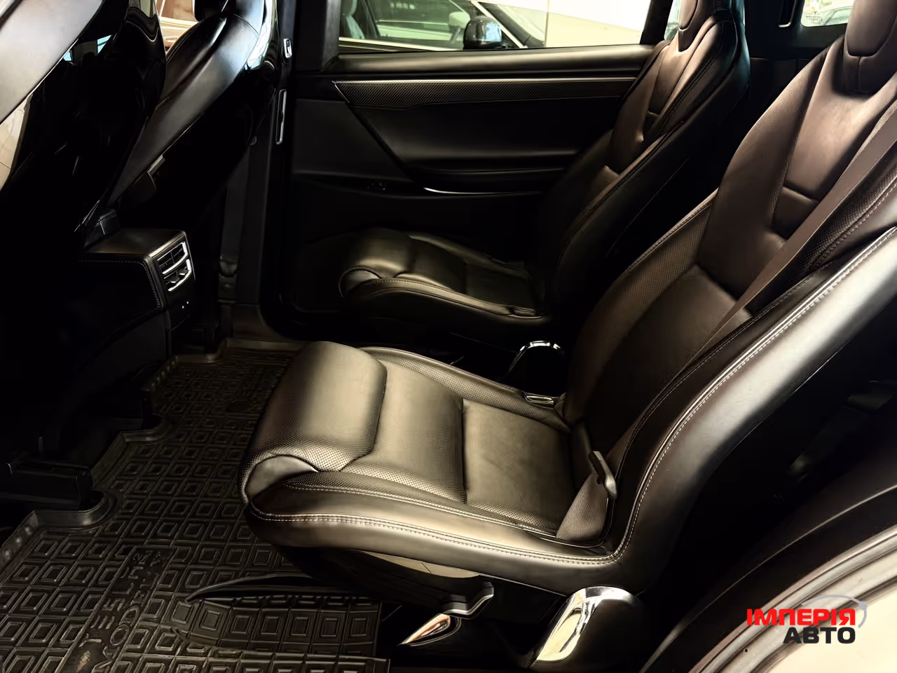 Tesla Model X - фото 8