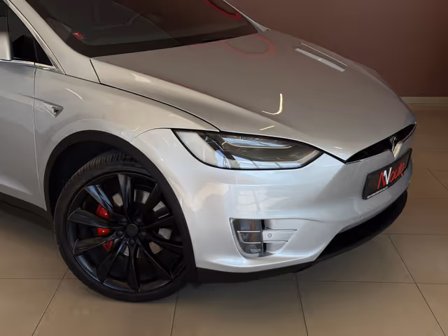 Tesla Model X - фото 3
