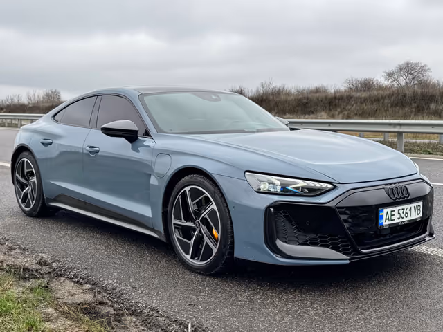 Audi RS e-tron GT - фото 4