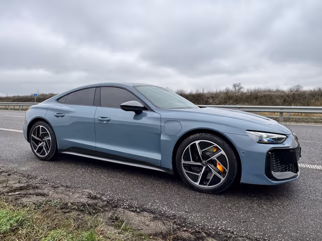 Audi RS e-tron GT - фото 5