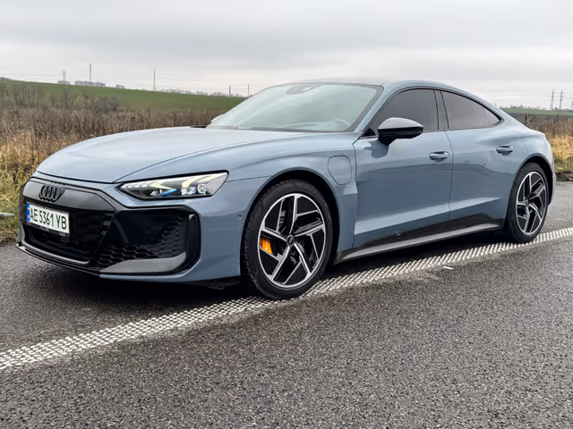 Audi RS e-tron GT - фото 1