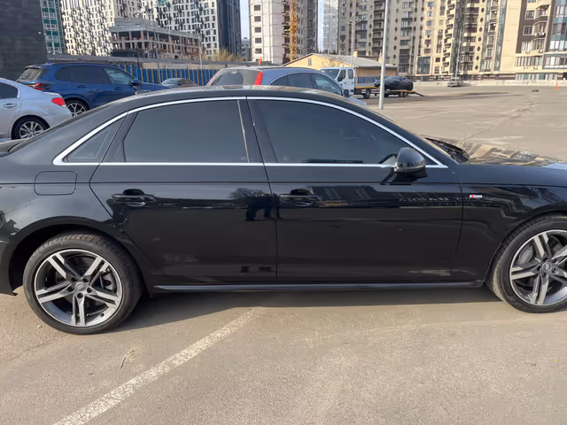 Audi A4 - фото 5
