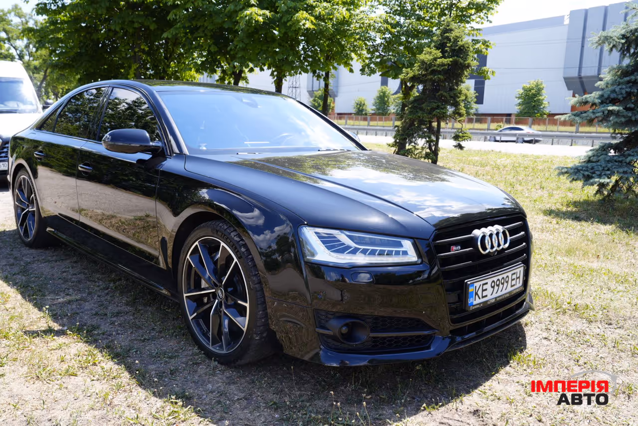 Audi S8 - фото 6
