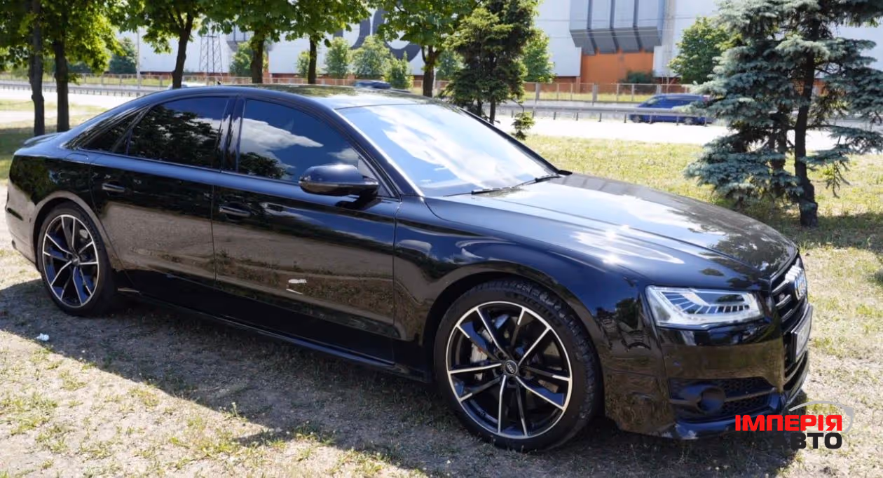 Audi S8 - фото 3