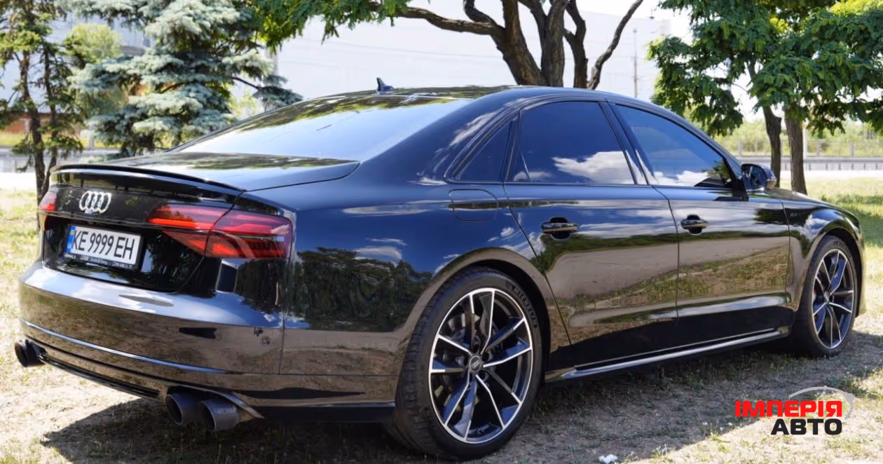 Audi S8 - фото 5