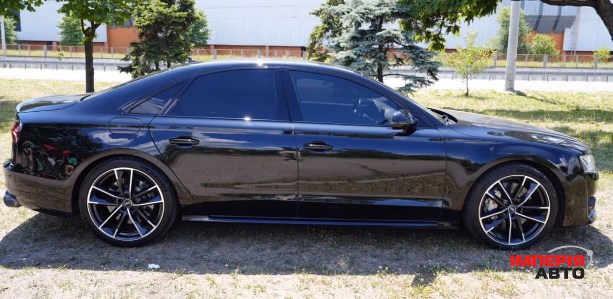 Audi S8 - фото 4