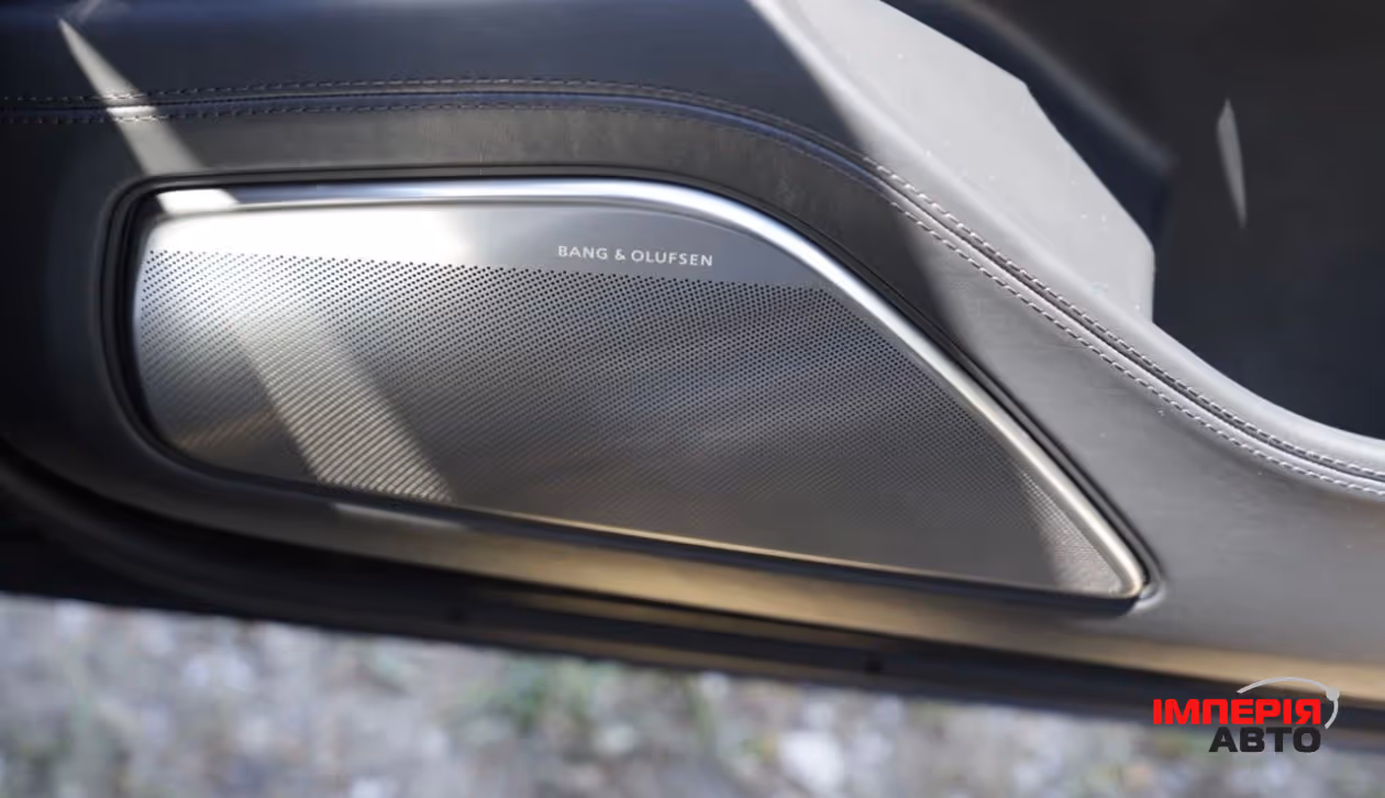 Audi S8 - фото 12