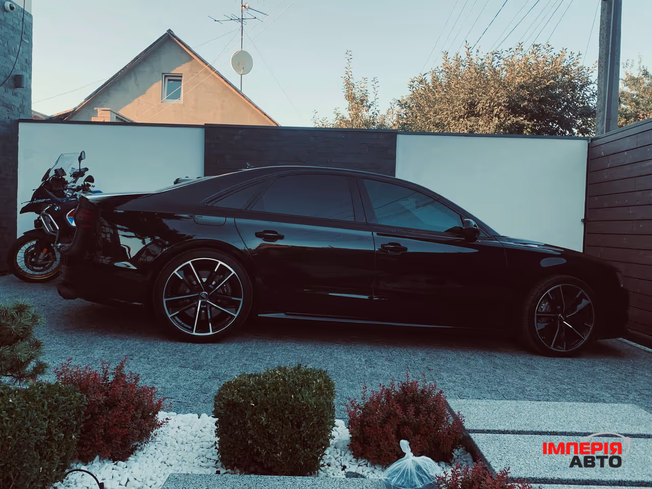 Audi S8 - фото 8
