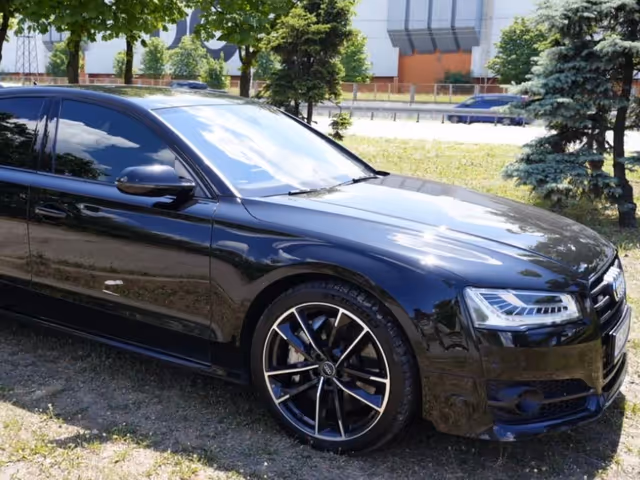 Audi S8 - фото 3