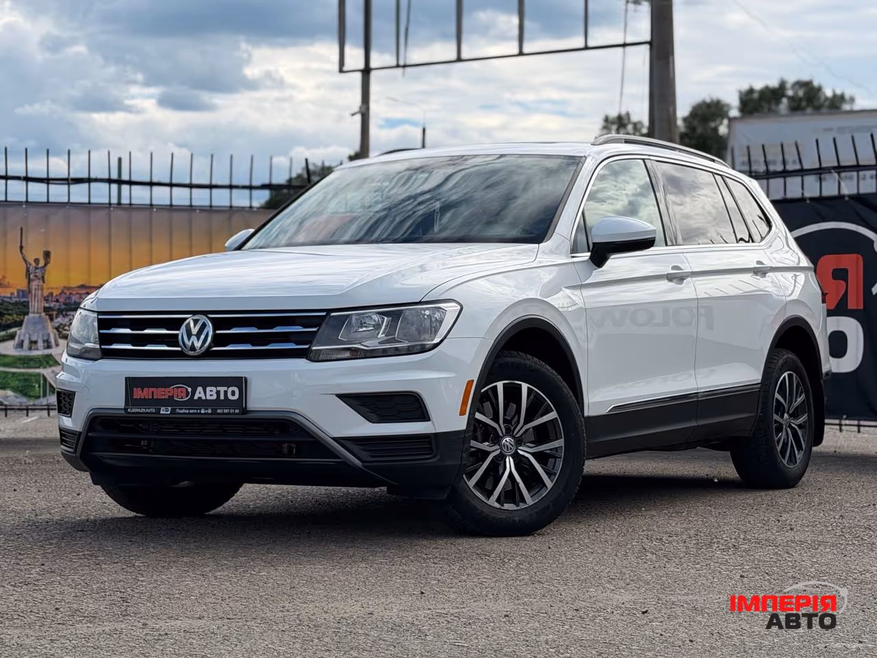 Volkswagen Tiguan - фото 1