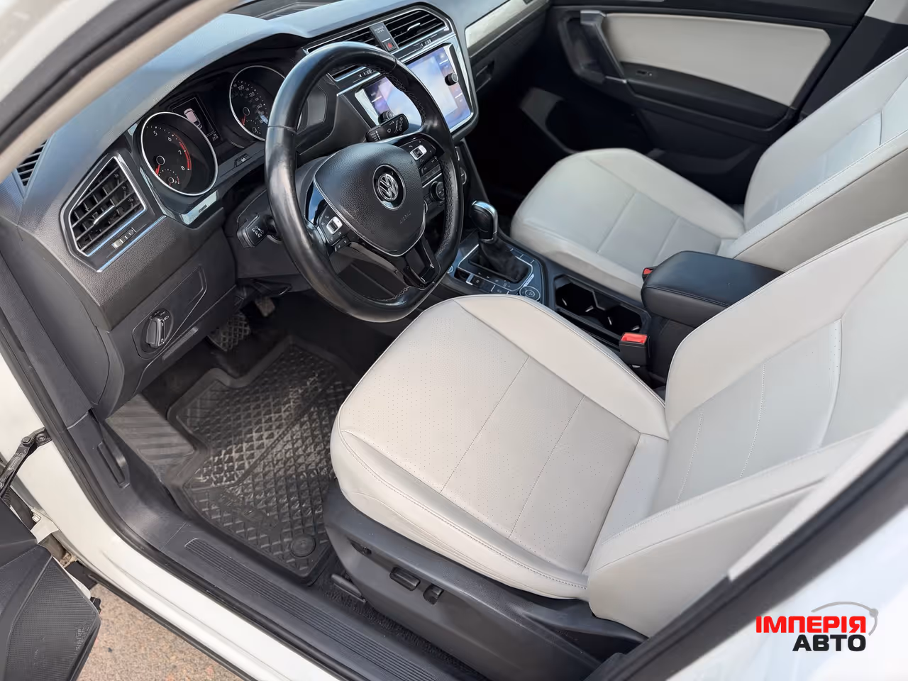 Volkswagen Tiguan - фото 9