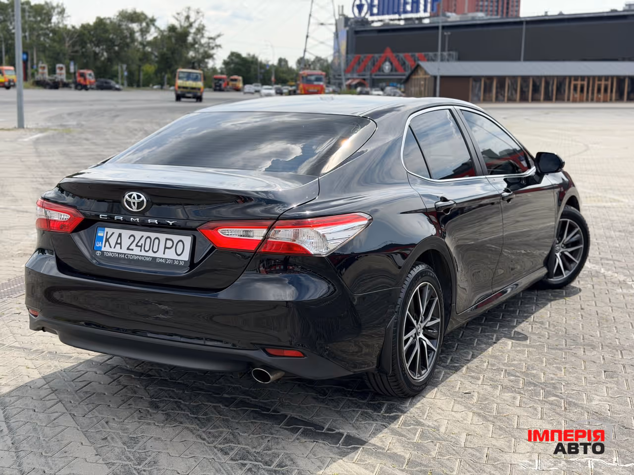 Toyota Camry - фото 2