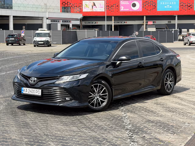 Toyota Camry - фото 1
