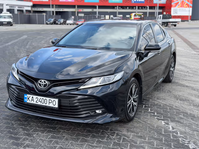 Toyota Camry - фото 3