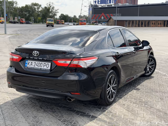Toyota Camry - фото 2