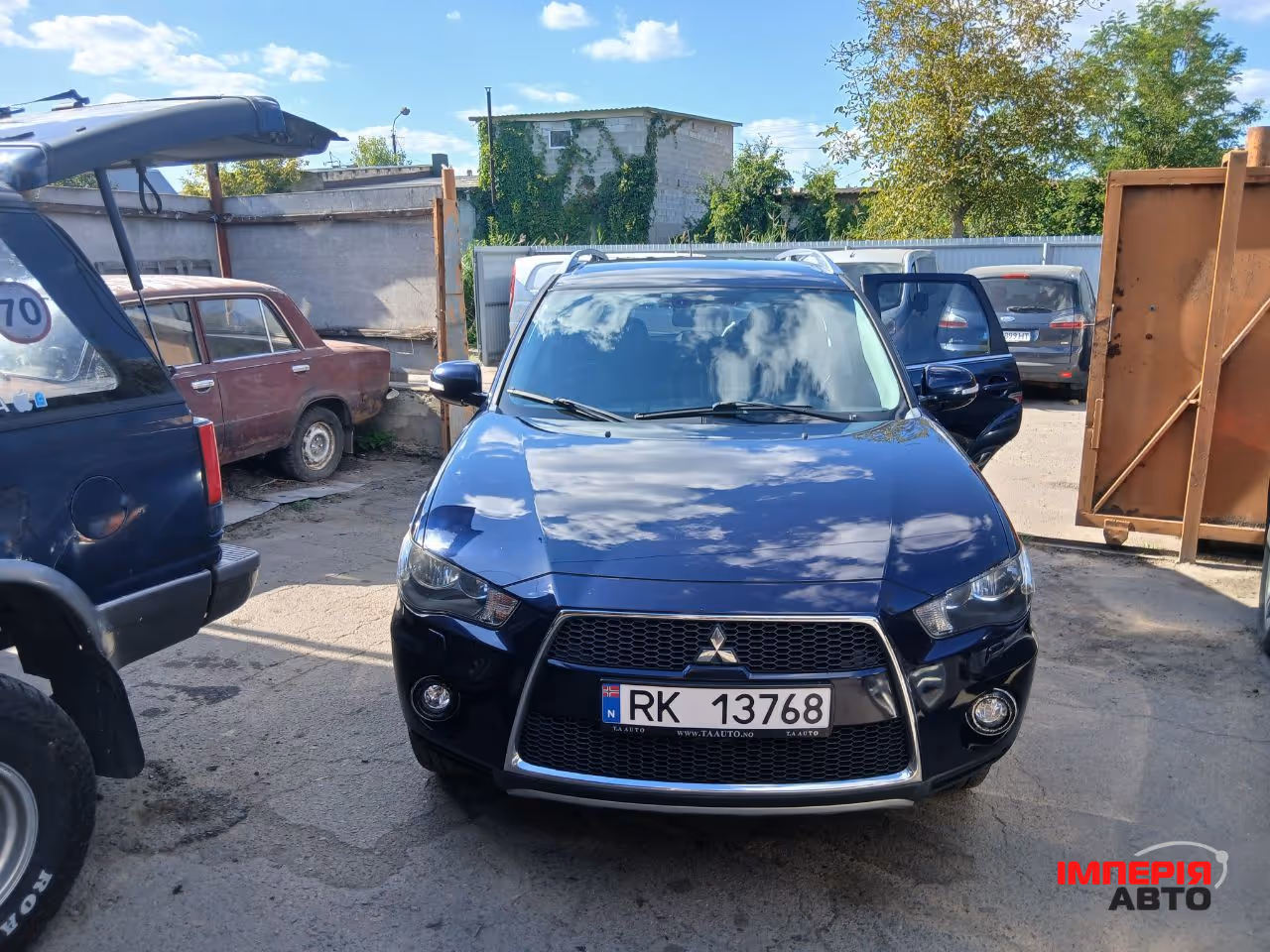 Mitsubishi Outlander - фото 1