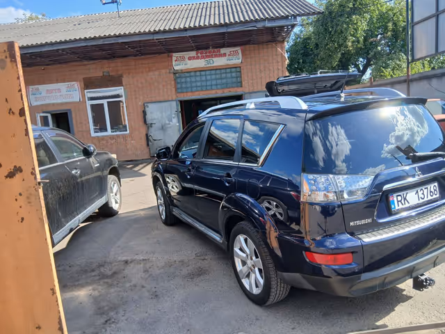 Mitsubishi Outlander - фото 2