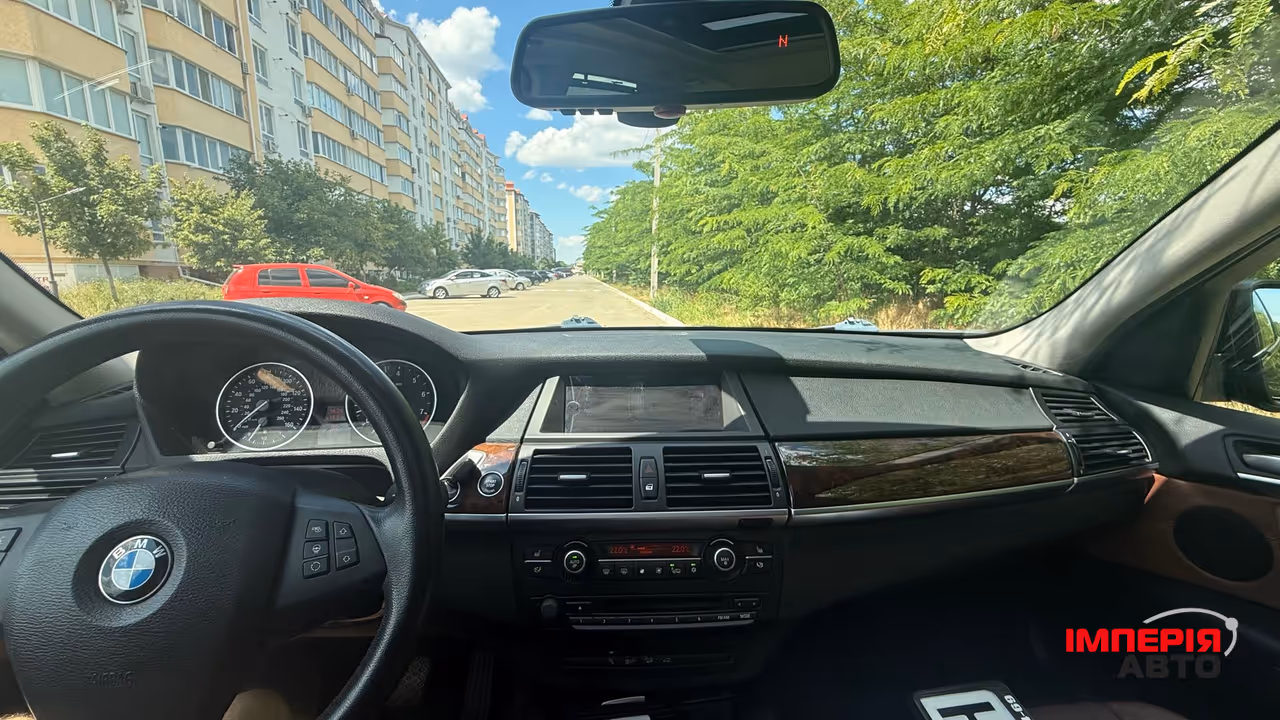 BMW X5 - фото 6