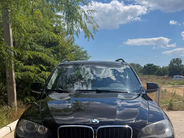 BMW X5 - фото 1