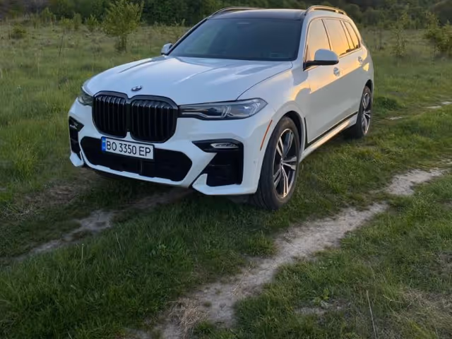 BMW X7 - фото 1