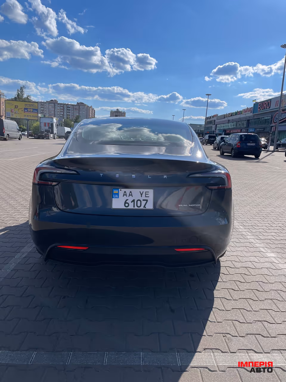 Tesla Model 3 - фото 8