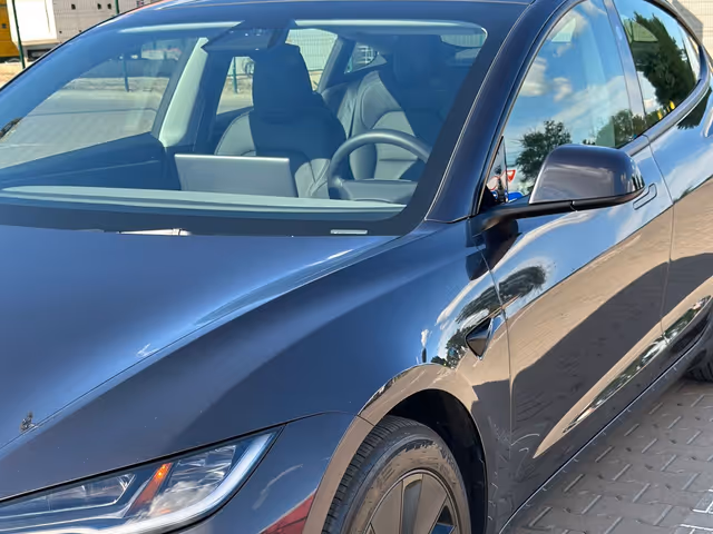 Tesla Model 3 - фото 2