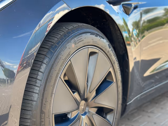 Tesla Model 3 - фото 4