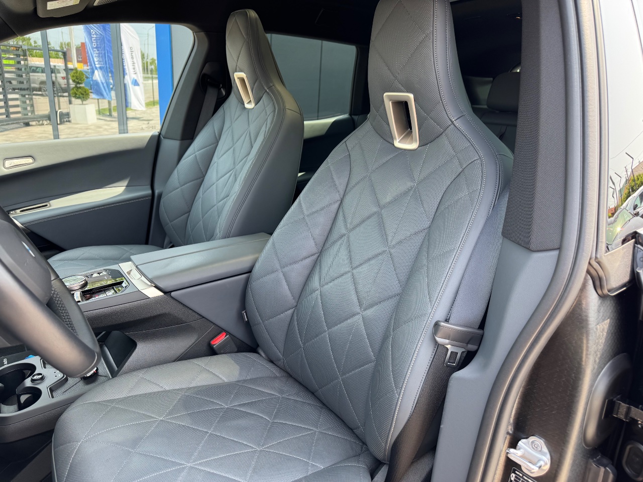 BMW iX - фото 24