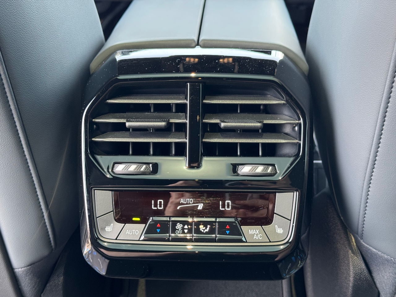 BMW iX - фото 27