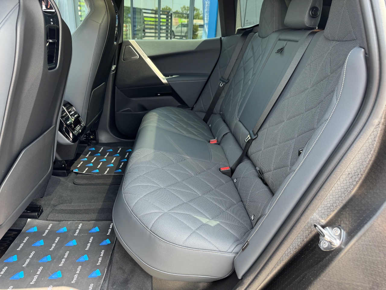 BMW iX - фото 34