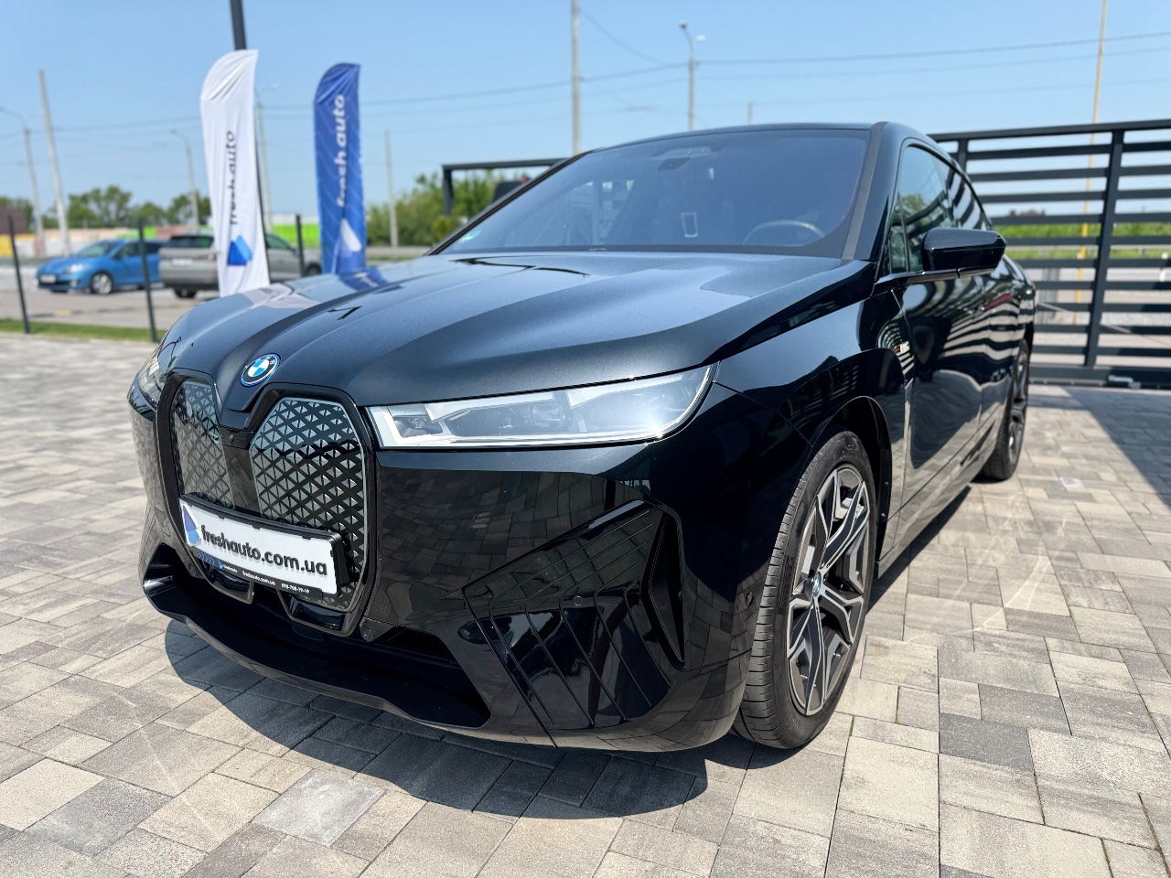 BMW iX - фото 15