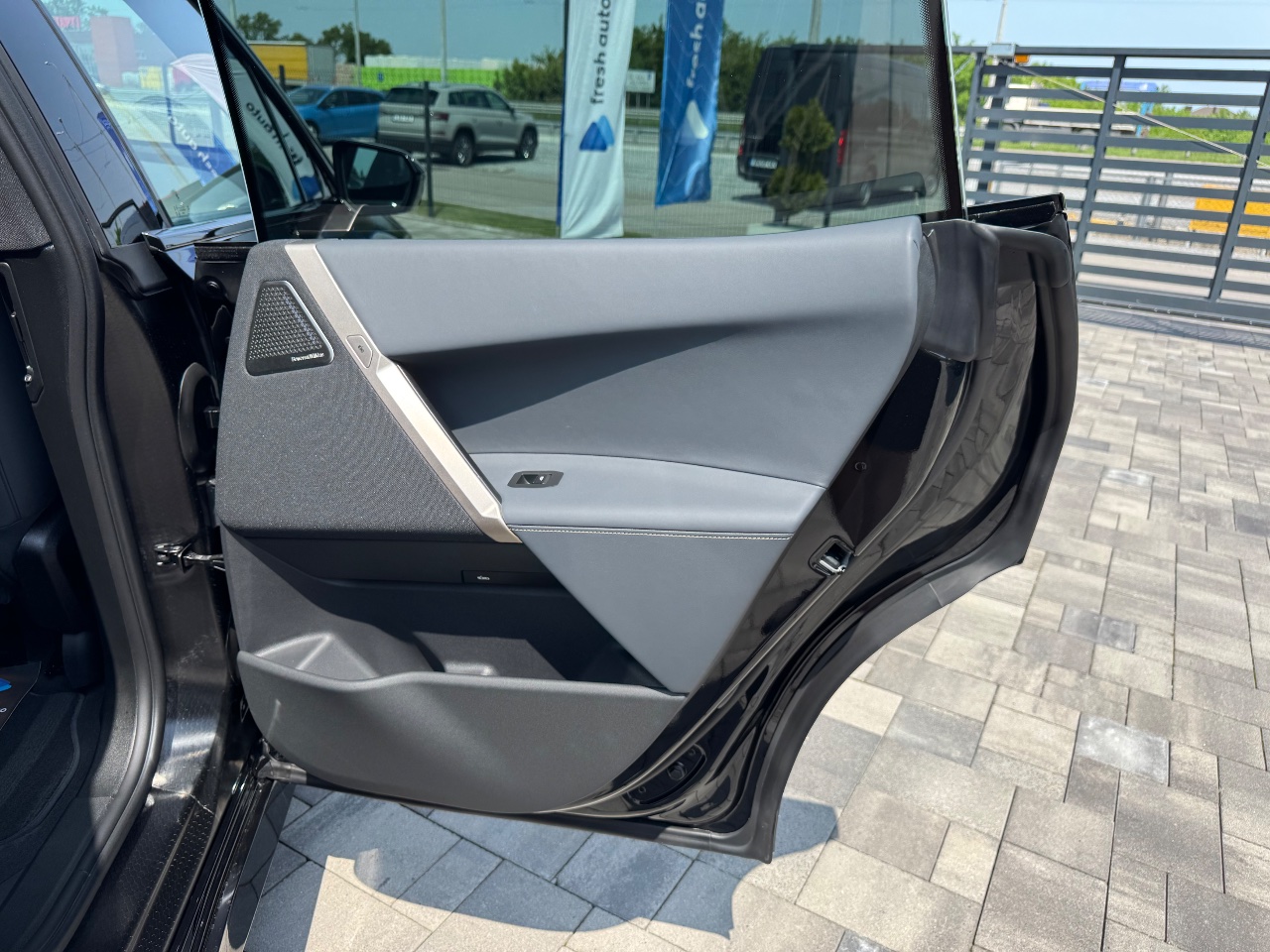 BMW iX - фото 21