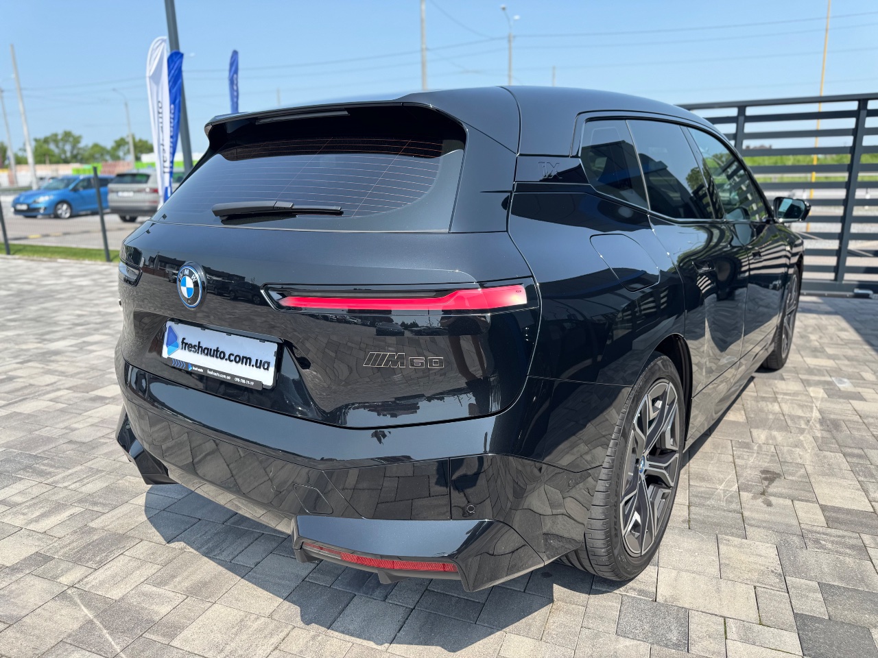 BMW iX - фото 23