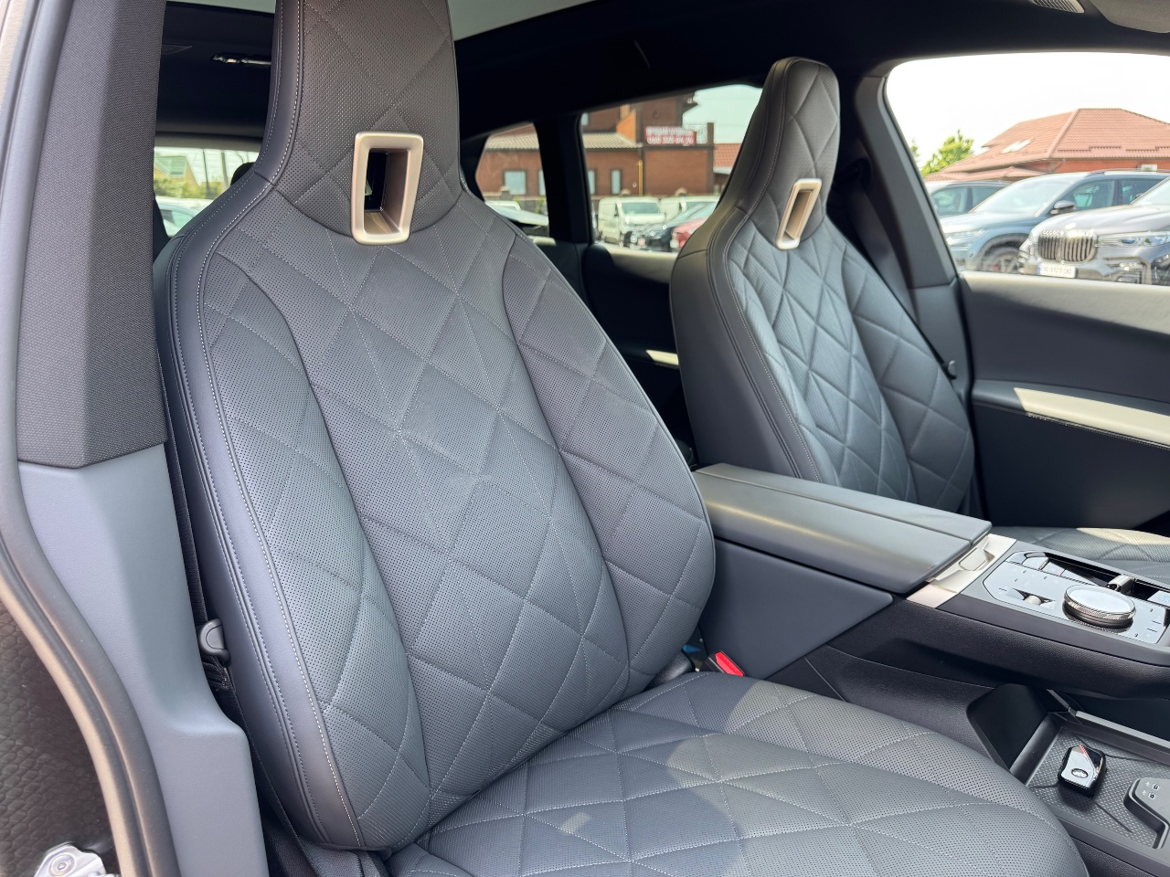 BMW iX - фото 31