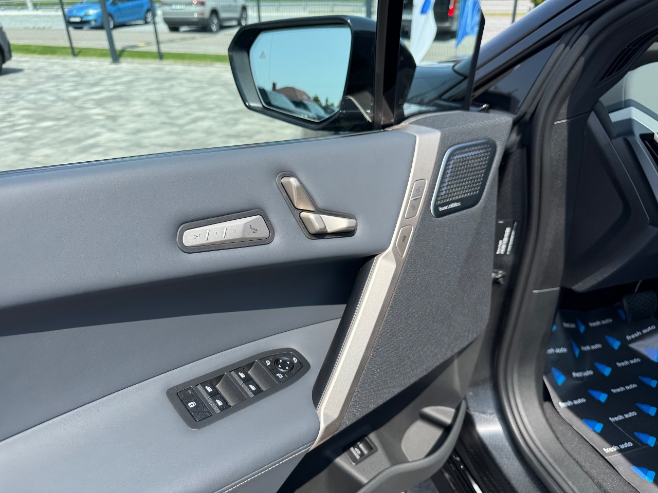 BMW iX - фото 11