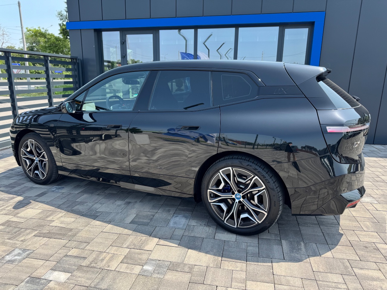 BMW iX - фото 40