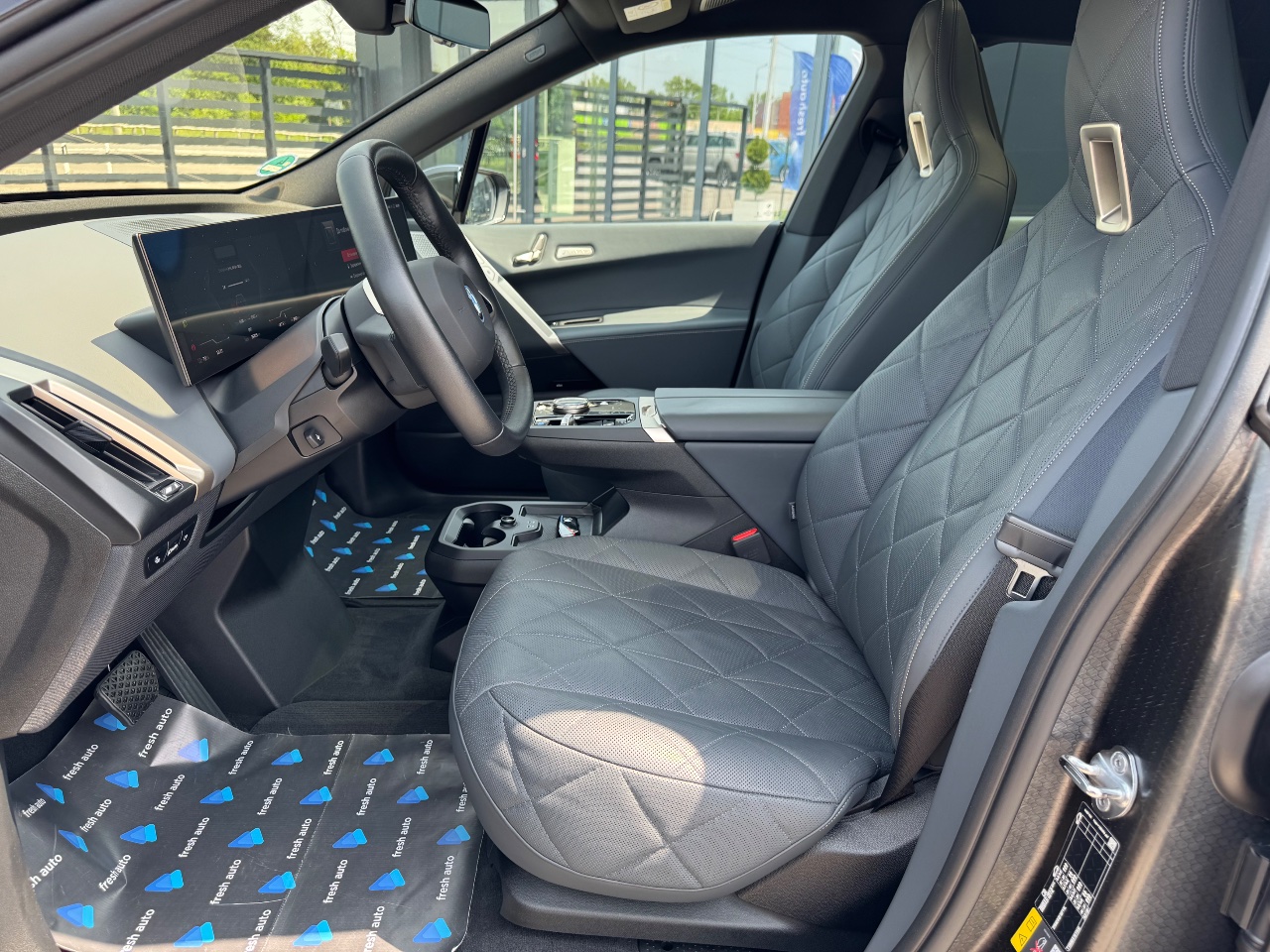 BMW iX - фото 18