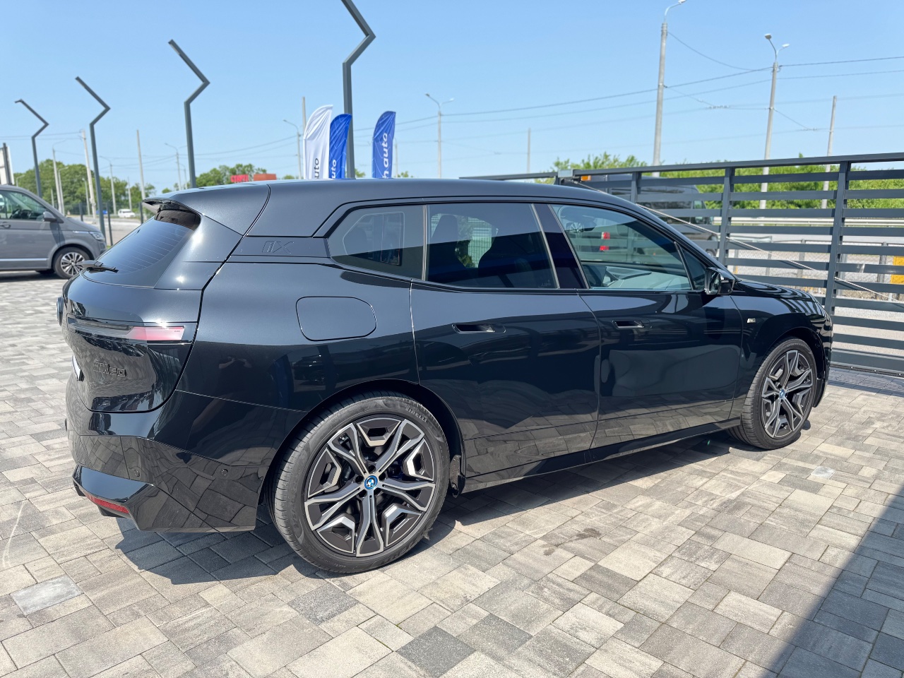 BMW iX - фото 25