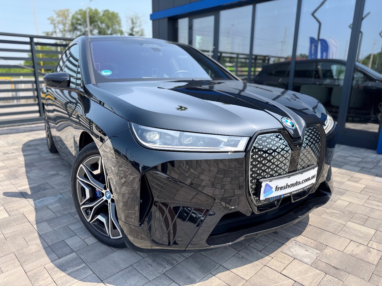 BMW iX - фото 26