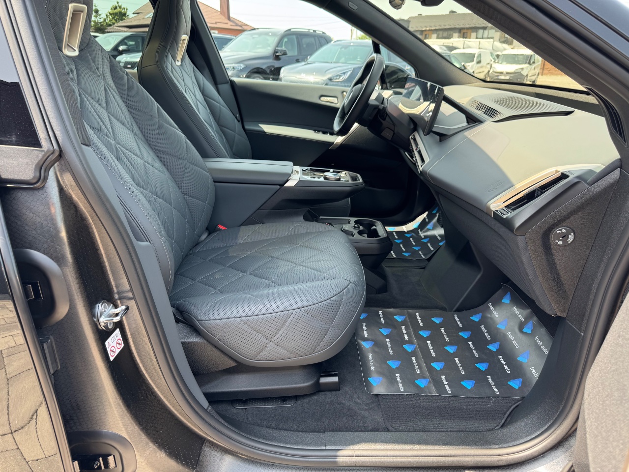 BMW iX - фото 30