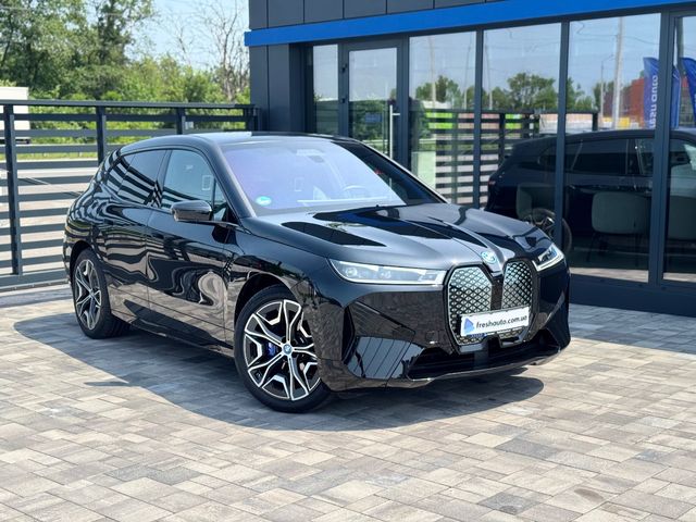BMW iX - фото 1