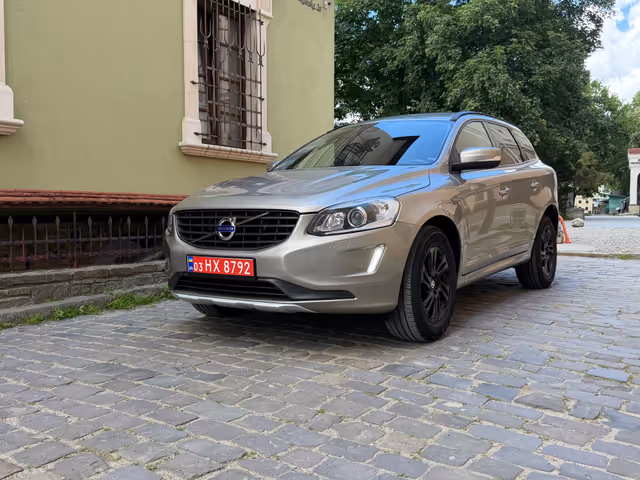Volvo XC60 - фото 1