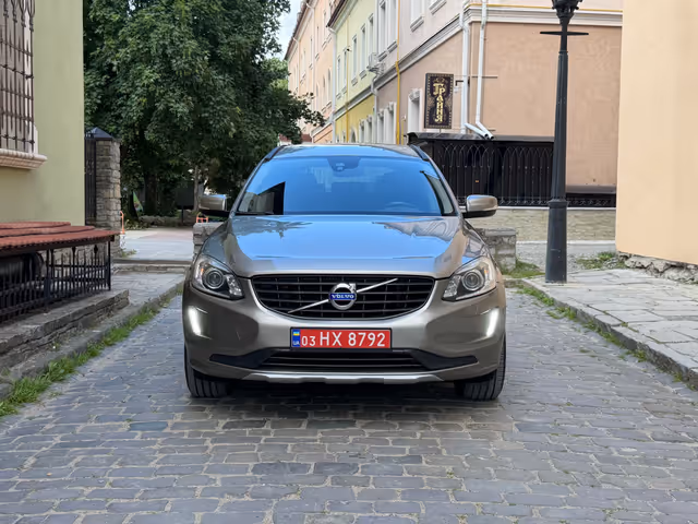 Volvo XC60 - фото 3