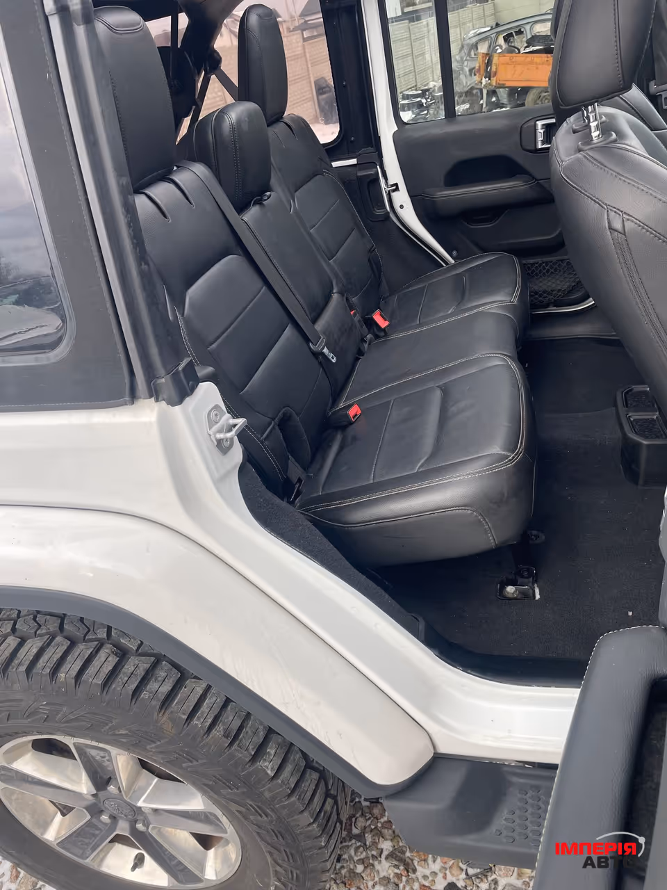 Jeep Wrangler - фото 10