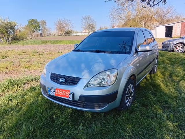 Kia Rio - фото 1