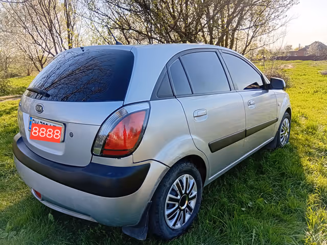 Kia Rio - фото 5