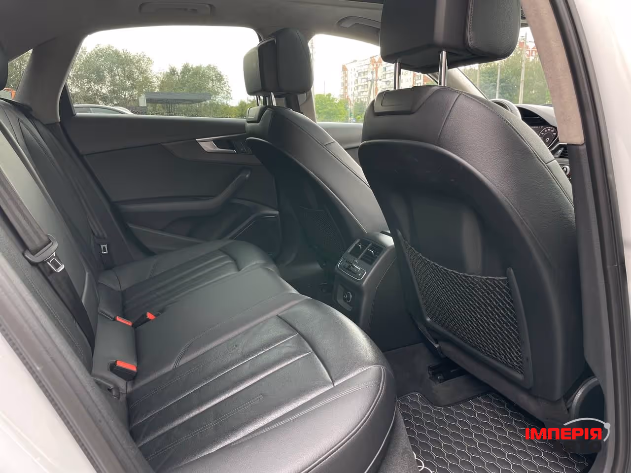 Audi A4 - фото 19