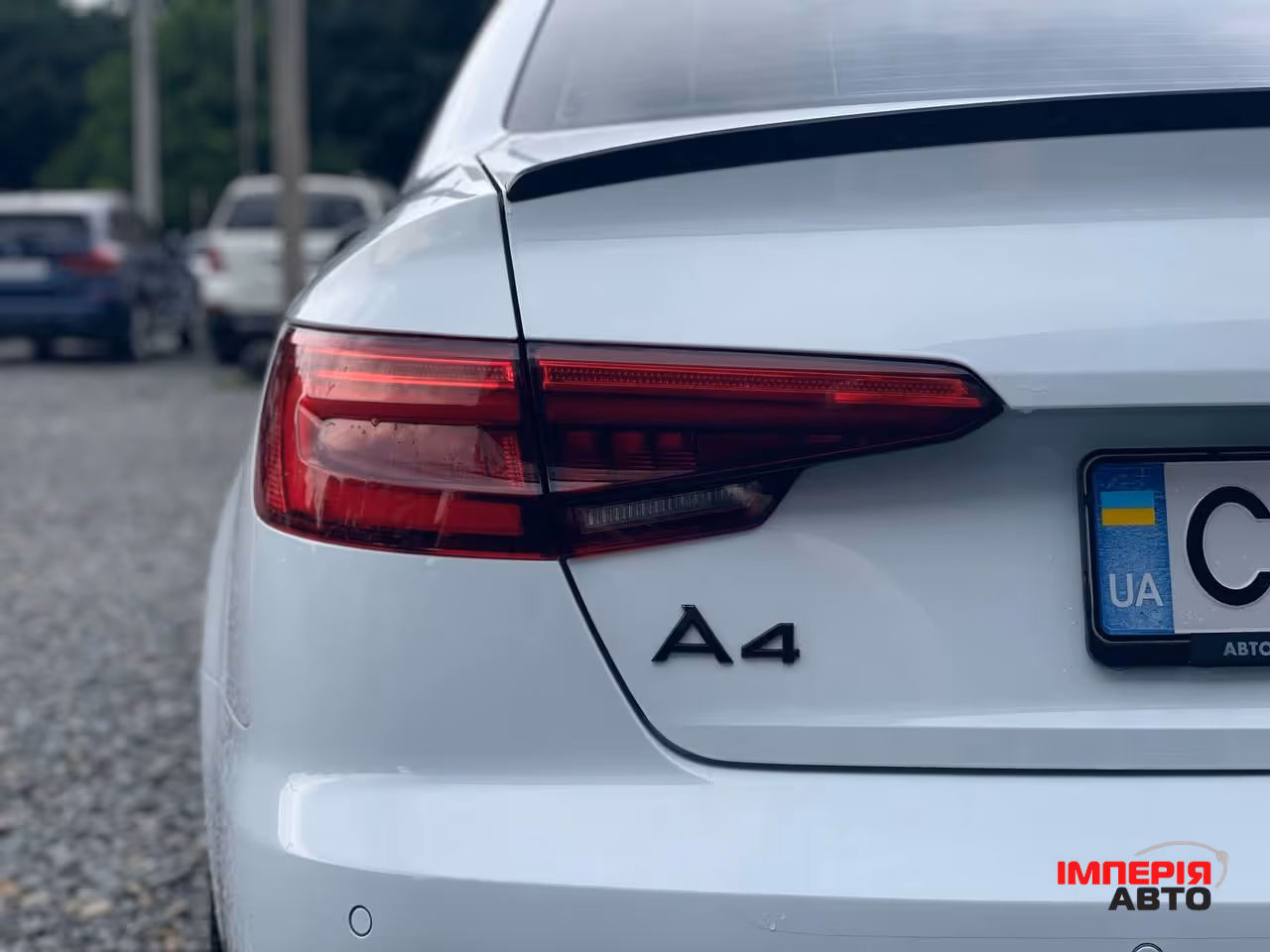 Audi A4 - фото 8