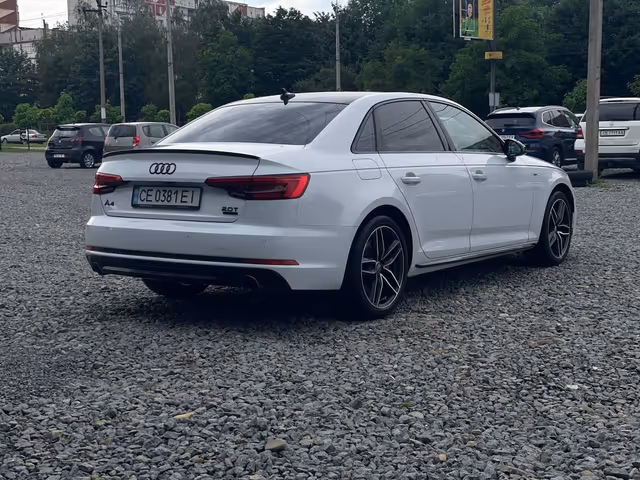 Audi A4 - фото 5