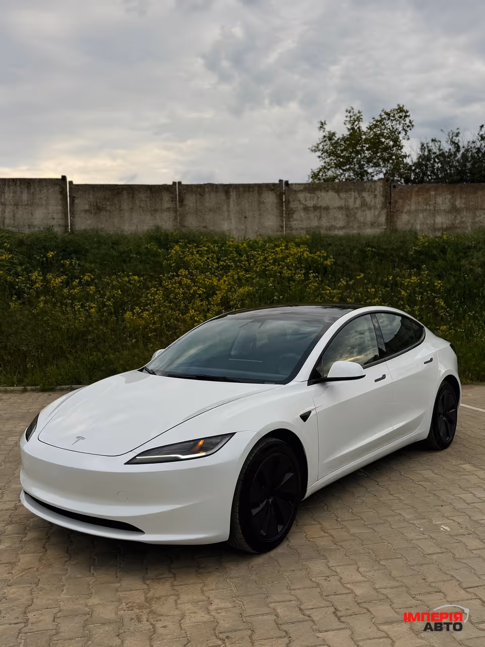 Tesla Model 3 - фото 1